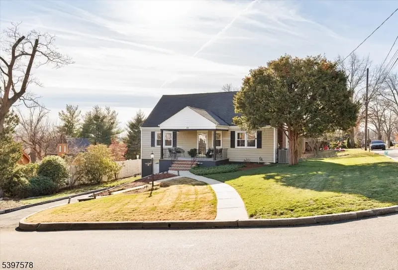 15 Princeton Pl, Clifton, NJ 07014 - Image #3