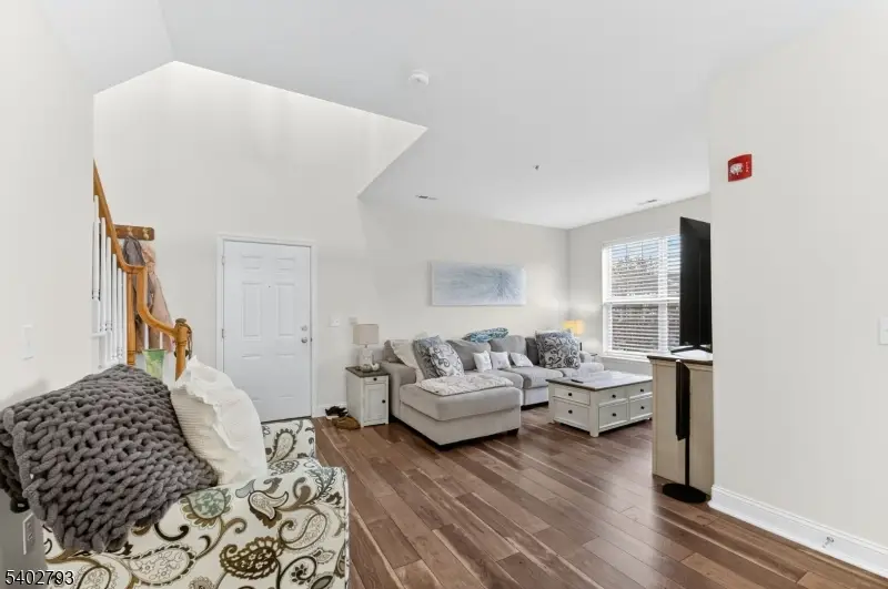 344 Shannon Ct, Lopatcong, NJ 08865 - Image #3