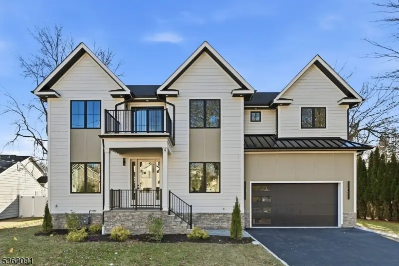 4 Maplewood Dr, Livingston, NJ 07039 - #1