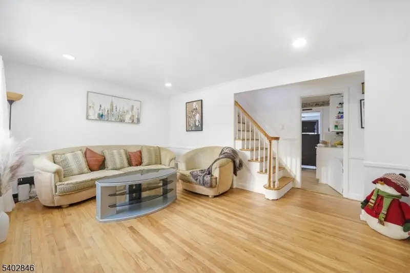 38 Sherwood St, Clifton, NJ 07013 - #3