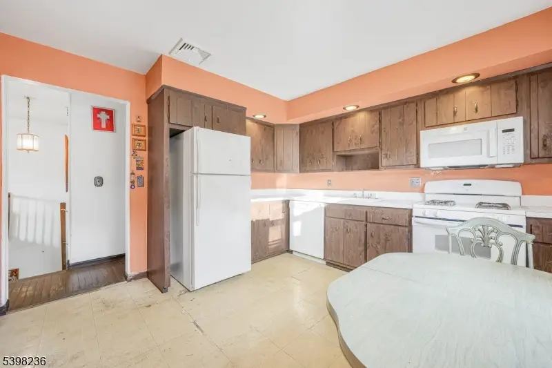 609 Monroe Ave, Washington Township, NJ 07676 - Image #3