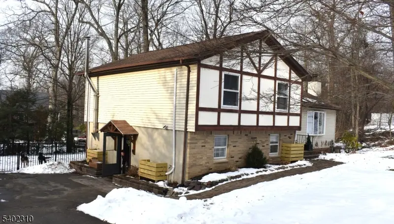 117 Papscoe Rd, Upper Greenwood Lake, NJ 07421 - Image #2