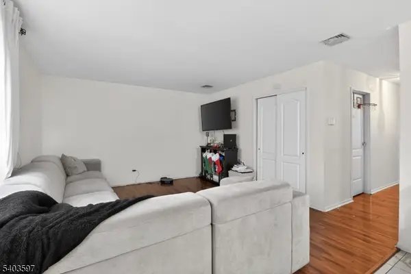 192 Burnett Ave #1, Maplewood Twp., NJ 07040