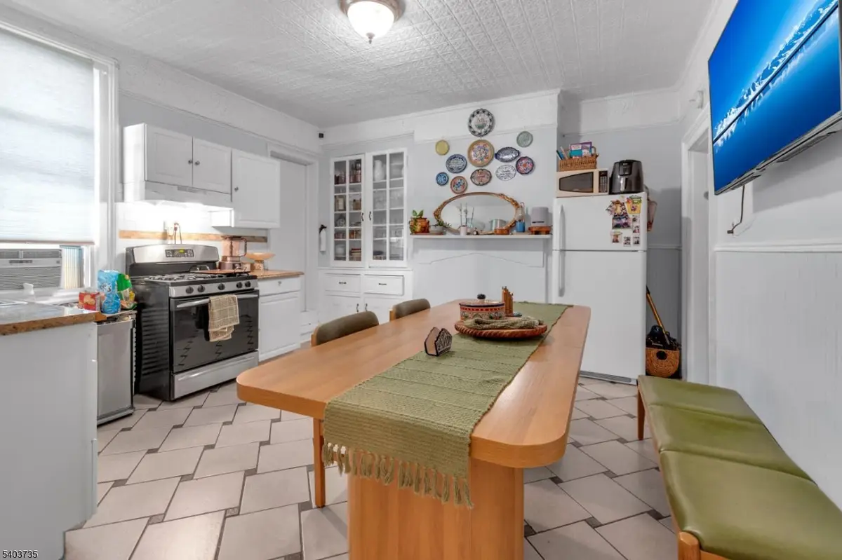 564 Hudson Ave, Weehawken, NJ 07086 - Image #1