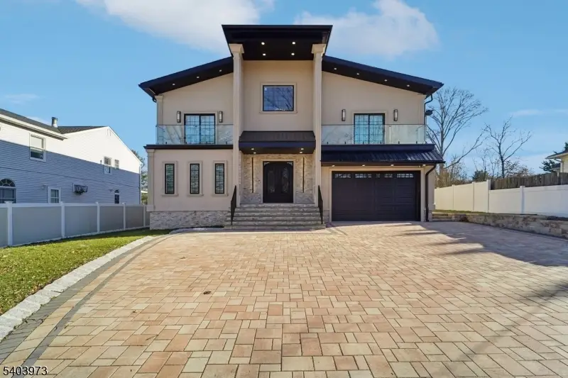 24 Holmes Ln, Preakness, NJ 07470 - Image #1