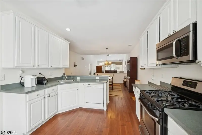17 Ebersohl Cir, Whitehouse Station, NJ 08889 - Image #2