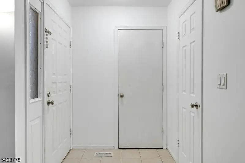 265 Spruce Ct, Raritan Township, NJ 08822 - Image #3