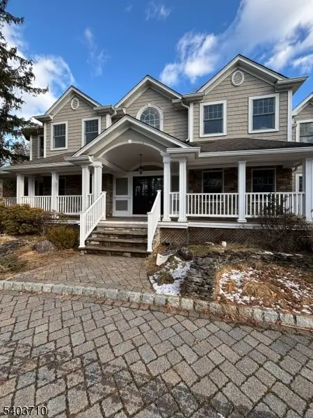 124 Coopers Ln, River Vale, NJ 07675 - Image #2