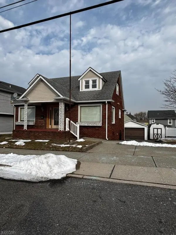 52 Hobart Pl, Totowa Boro, NJ 07512