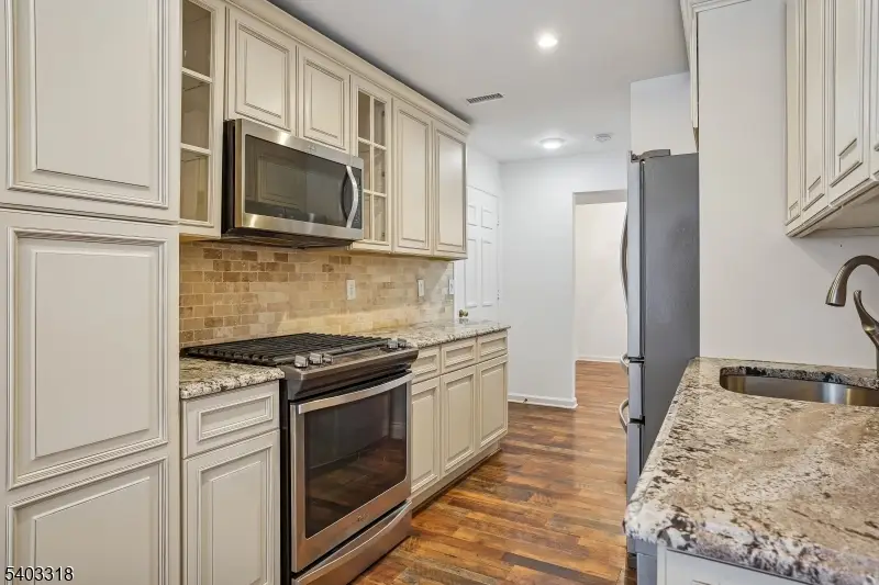 392 Bayberry Ct, Robertsville, NJ 07726 - Image #3