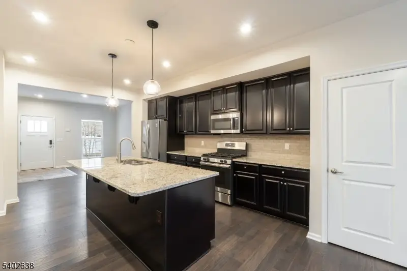 28 Trailwood Dr, Mount Arlington, NJ 07856 - Image #3