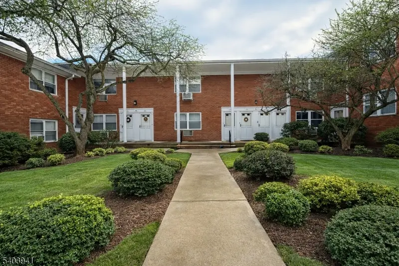 55 Knox Ter #1A, Wayne, NJ 07470 - Image #1