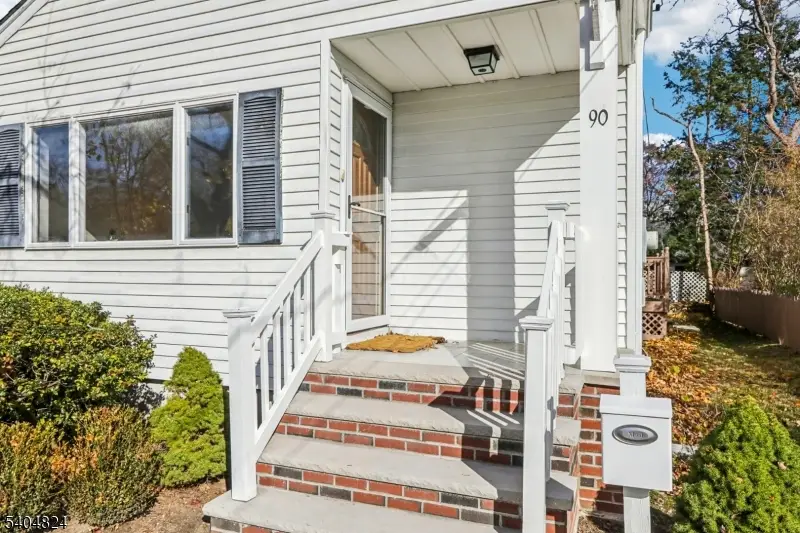 90 Greenway Rd, Glen Rock, NJ 07452 - Image #3