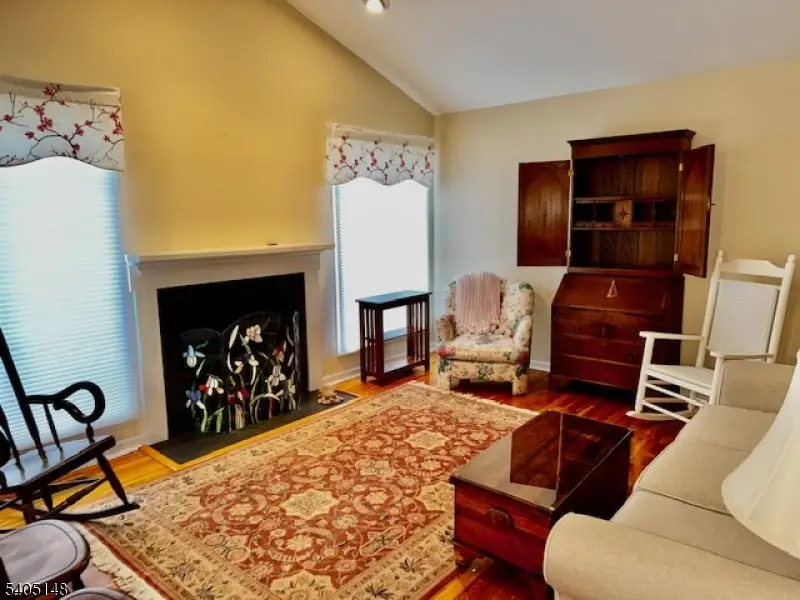 28 Old Fourth Dr, Oak Ridge, NJ 07438 - Image #2