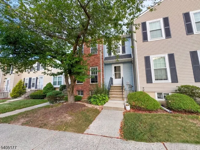 10 Mochen Ct, Sayreville, NJ 08872 - Image #1