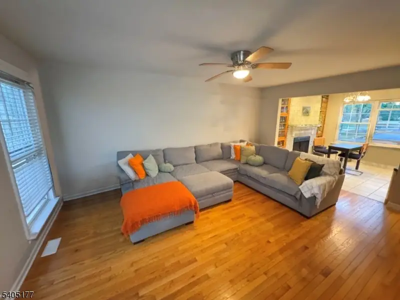 10 Mochen Ct, Sayreville, NJ 08872 - Image #2