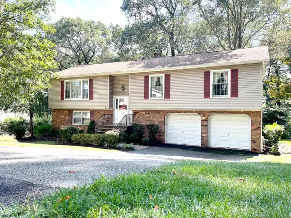 19 Chestnut Hill Rd, Randolph Twp., NJ 07869