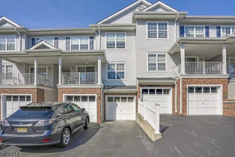 604 Knollwood Ct, Denville, NJ 07834 - Image #2