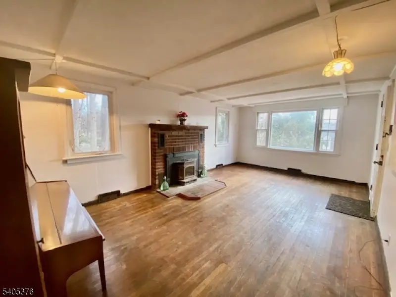 73 W Shawnee Trl, Lake Hopatcong, NJ 07885 - Image #2