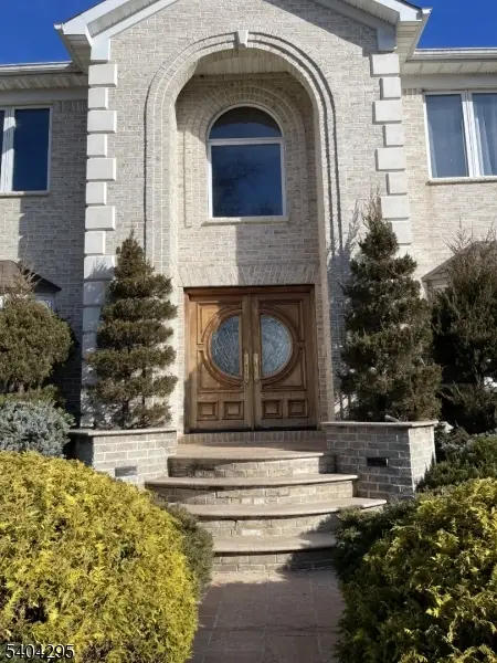 662 Foothill Rd, Green Knoll, NJ 08807 - Image #2