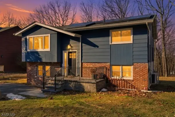 12 Hobart Trl, Hopatcong Boro, NJ 07843