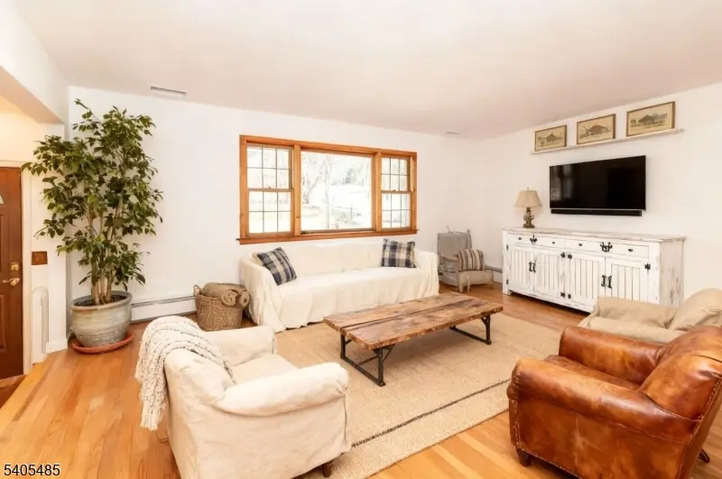 8 Franklin Dr, Mendham, NJ 07926 - Image #2