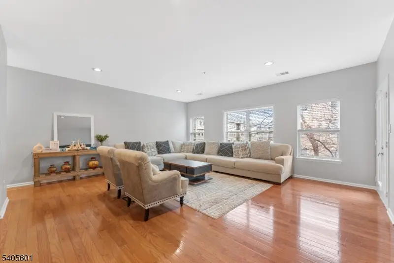 511 Brittany Dr, Wayne, NJ 07470 - #2