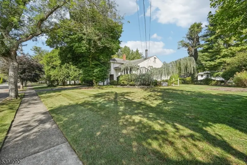 32 Augusta Dr, Preakness, NJ 07470 - Image #2