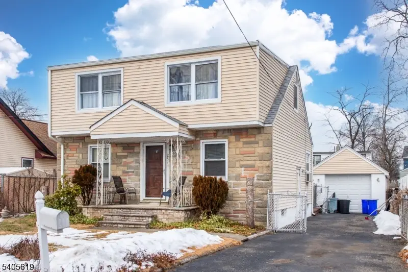 257 Floral Ln, Saddle Brook, NJ 07663 - Image #2