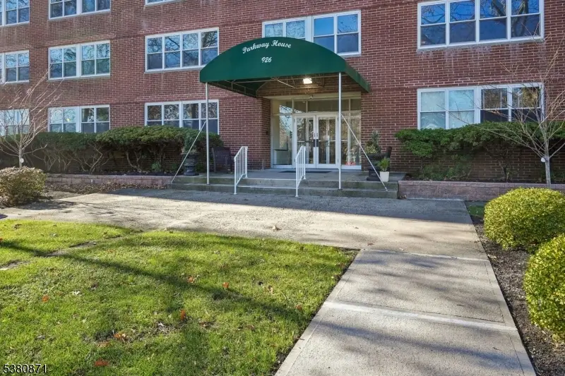 926 Bloomfield Ave #5B, Glen Ridge, NJ 07028 - Image #2