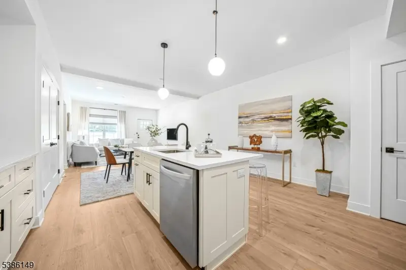 308 Encampment Ct, Towaco, NJ 07082 - Image #2