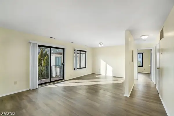 16298 Dell Pl, Stanhope Boro, NJ 07874