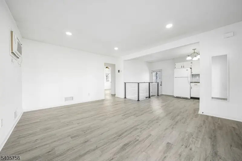 12 Carlson Pl, Lake Hiawatha, NJ 07034 - Image #2