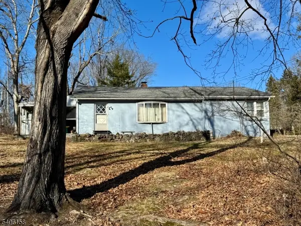 75 Rutherford Dr, White Twp., NJ 07823