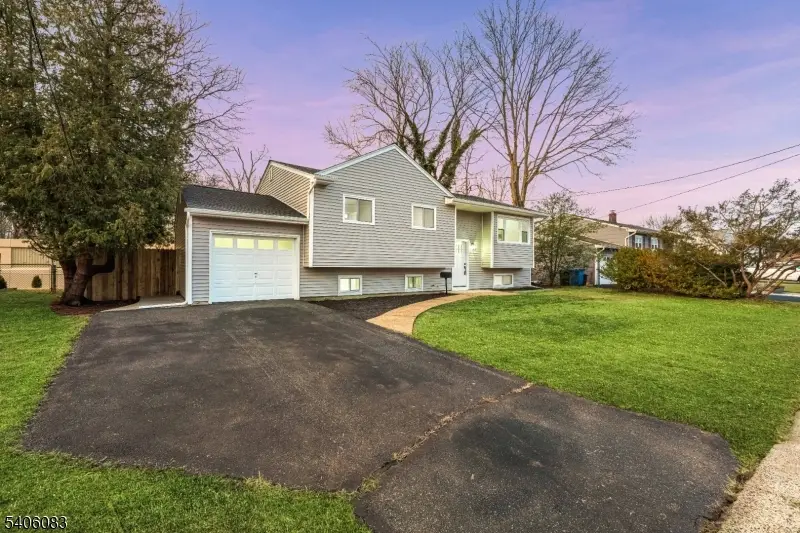 139 Lee Dr, Middlesex, NJ 08846 - Image #2