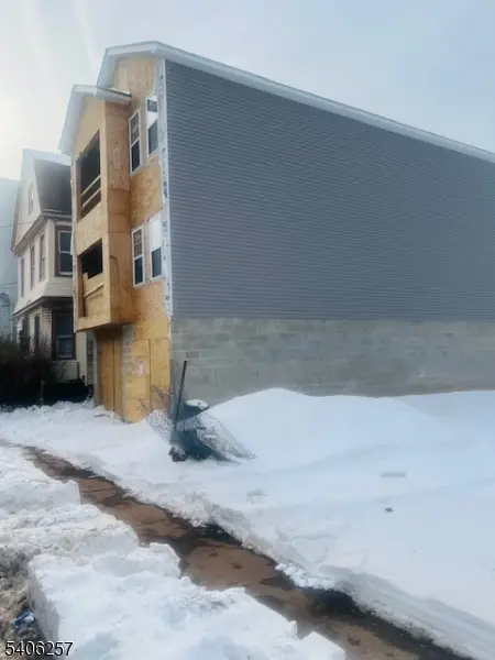 917 Bergen St #2, Newark, NJ 07102 - #1