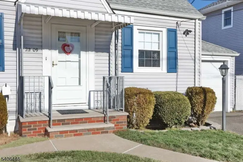 22-09 Arcadia Rd, Fair Lawn, NJ 07410 - Image #2