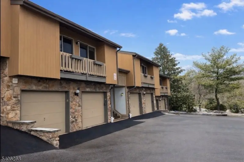 10 Larkin Cir #10, West Orange, NJ 07052 - Image #1