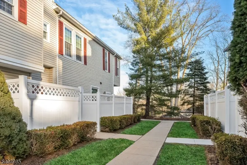 62 Witherspoon Ct, Morris, NJ 07960 - Image #2