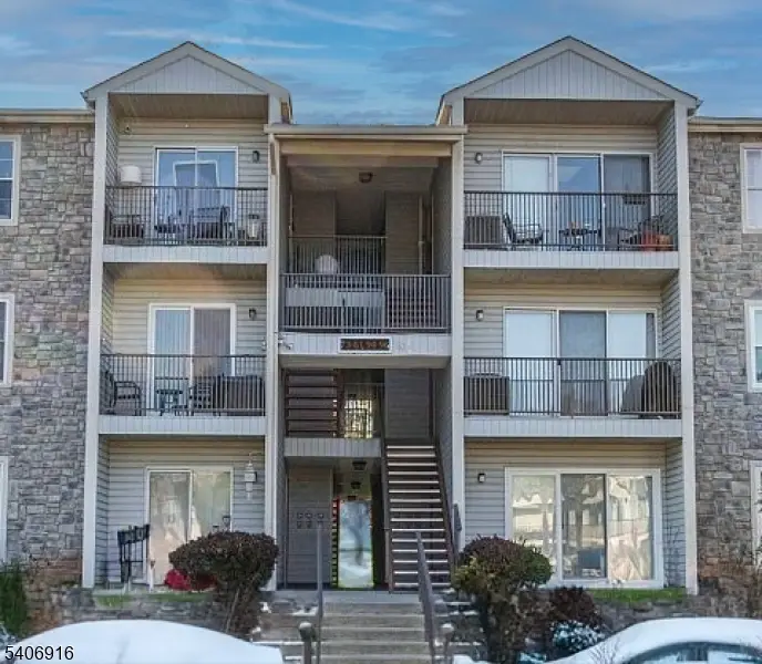 84 Robertson Way, Lincoln Park, NJ 07035 - Image #1