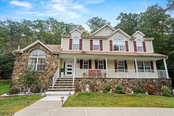 22 Cherbourg Dr, West Milford Twp., NJ 07480