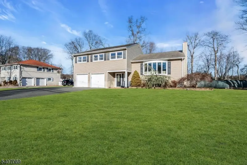 28 Toby Dr, Succasunna, NJ 07876 - Image #2