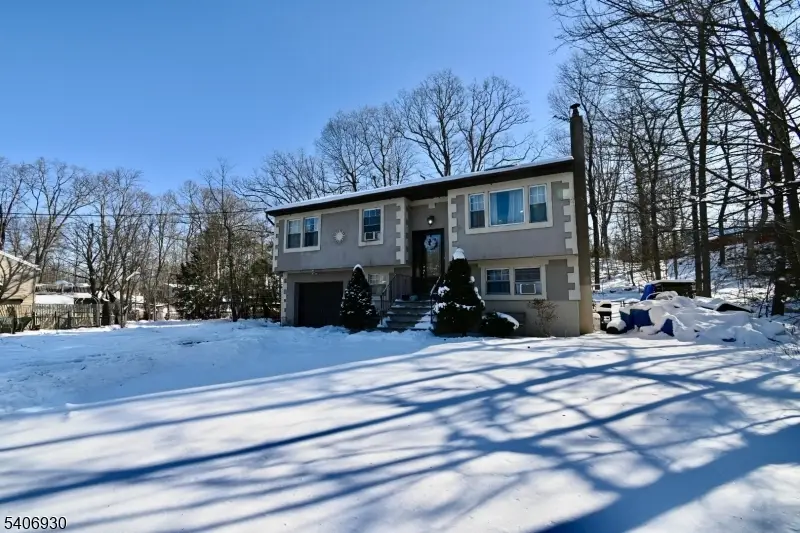 662 Canistear Rd, Highland Lakes, NJ 07422 - Image #1