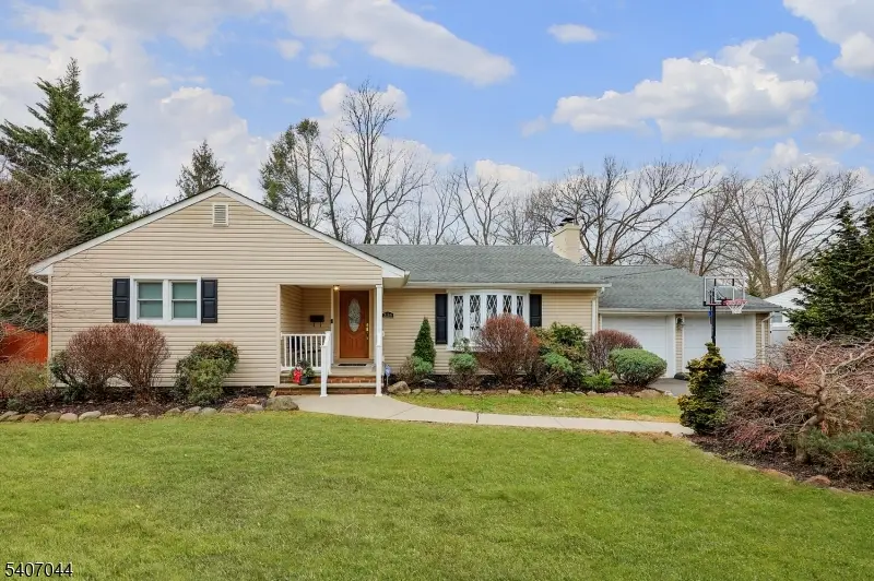 336 Roberts Ln, Scotch Plains, NJ 07076 - Image #2
