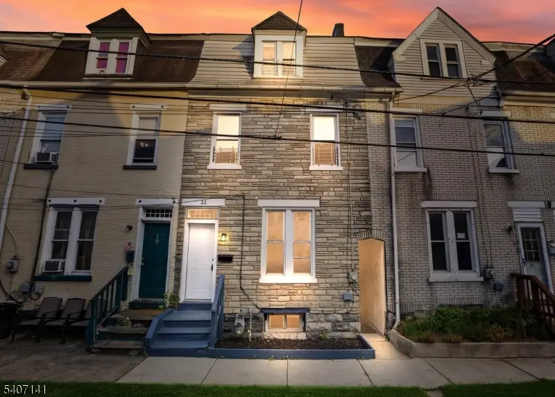 21 Reese Ct, Phillipsburg, NJ 08865 - Image #1