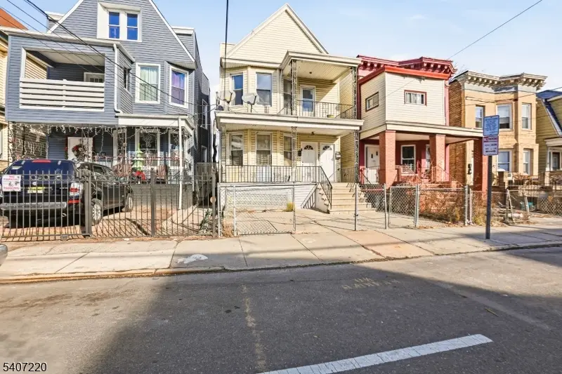 106 Wegman Pkwy, Jersey City, NJ 07305 - #1