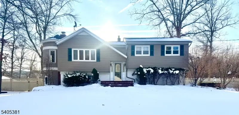 9 Windsor Dr, Oak Ridge, NJ 07438 - Image #1