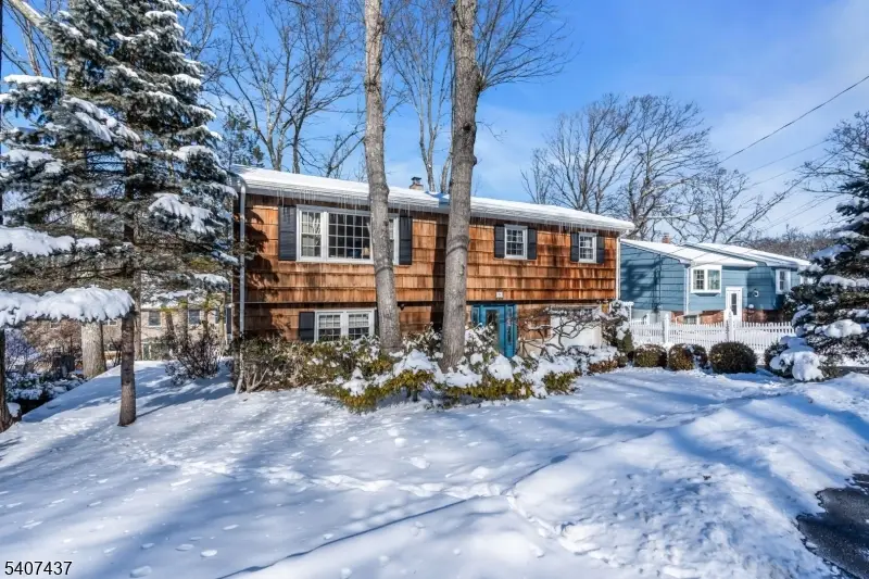 9 Corsica Rd, Hopatcong, NJ 07843 - Image #2