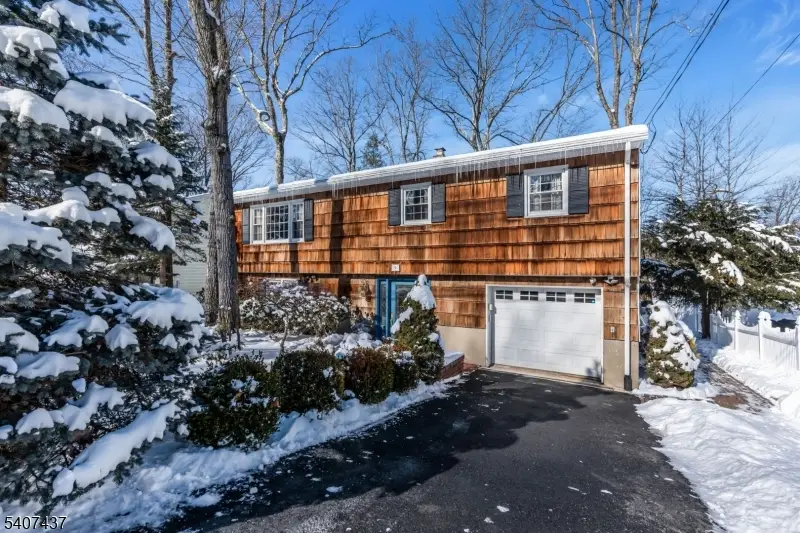 9 Corsica Rd, Hopatcong, NJ 07843 - Image #3