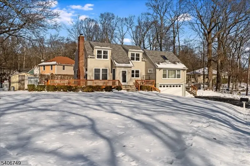 35 Brendona Ave, Hopatcong, NJ 07874 - Image #2